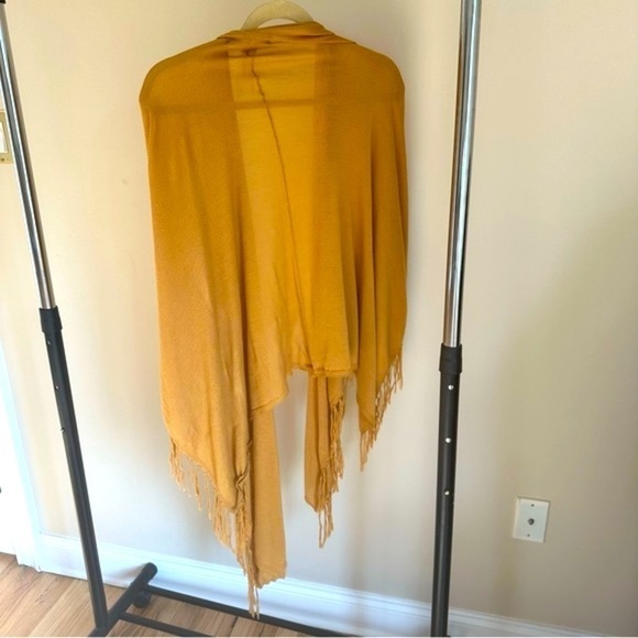 Fringe shawl - Picture 3 of 9